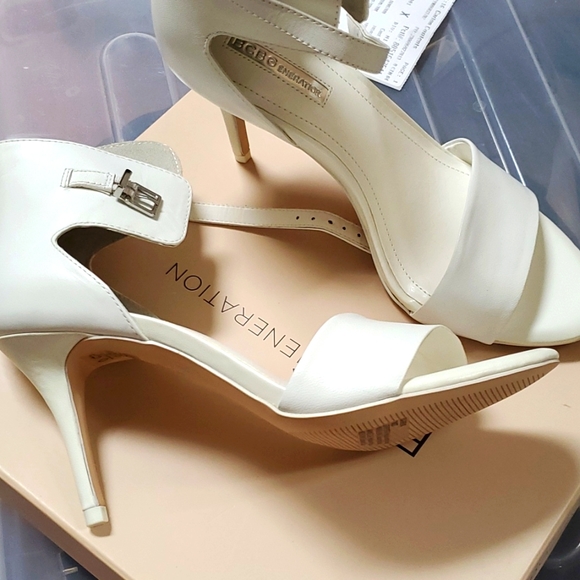 New White BCBG summer heeled sandles size 7 - Picture 1 of 4